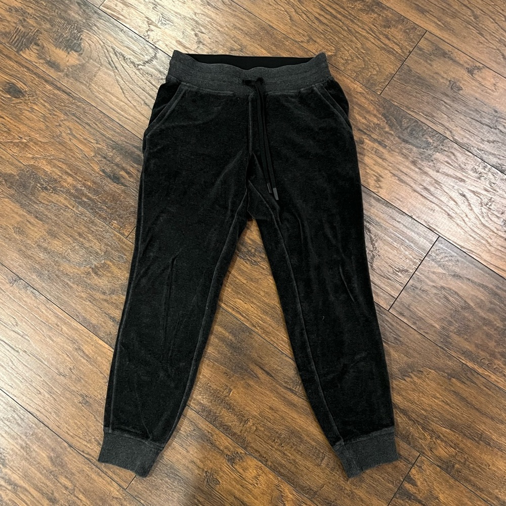 Lululemon Warm Down Jogger *Velour
Heathered Black